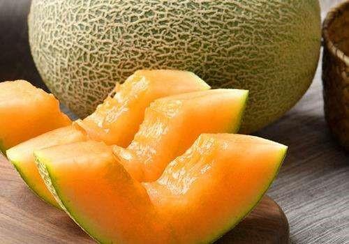 吃哈密瓜摔了,意外事件背后的甜蜜启示